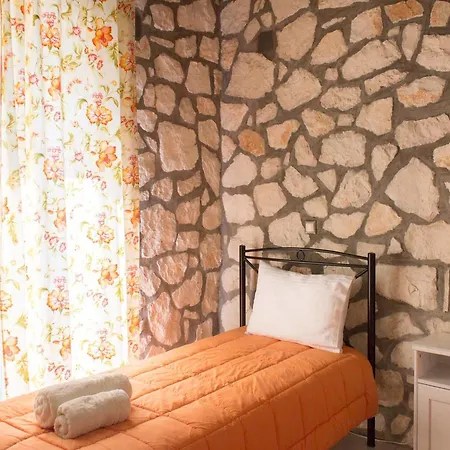 Lovely In Complex Of 2 Separate Villas, Close To Laganas Sandy *