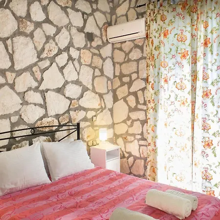 Lovely In Complex Of 2 Separate Villas, Close To Laganas Sandy *