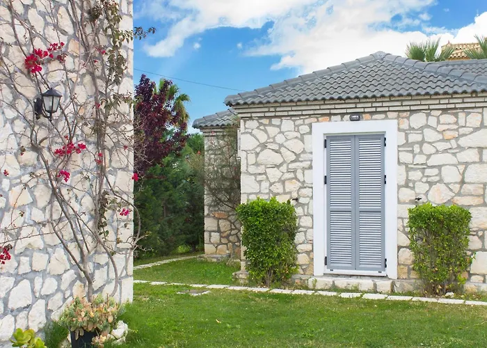 Lovely In Complex Of 2 Separate Villas, Close To Laganas Sandy Βίλα *
