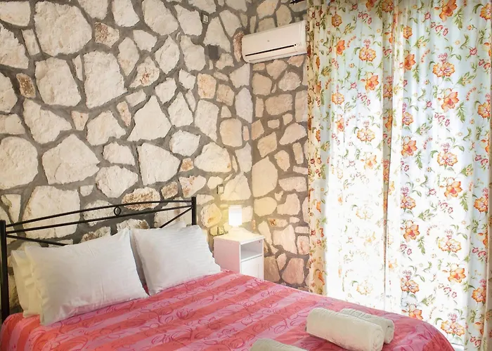 Lovely In Complex Of 2 Separate Villas, Close To Laganas Sandy *